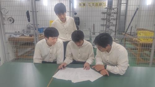 でんけんさんしゅごうかくしゃ